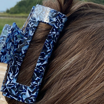 Udforsk hårklemmer - Lena blå hårklemme fra Orphic Style – en elegant hårklemme, der kombinerer stil, funktionalitet og enkelhed - hårklemmer designet til tykt hår